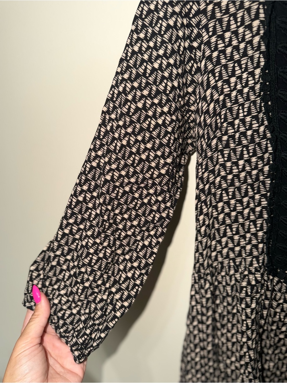 Skies Are Blue Black Lace Overlay Dress - Picture 4 of 8